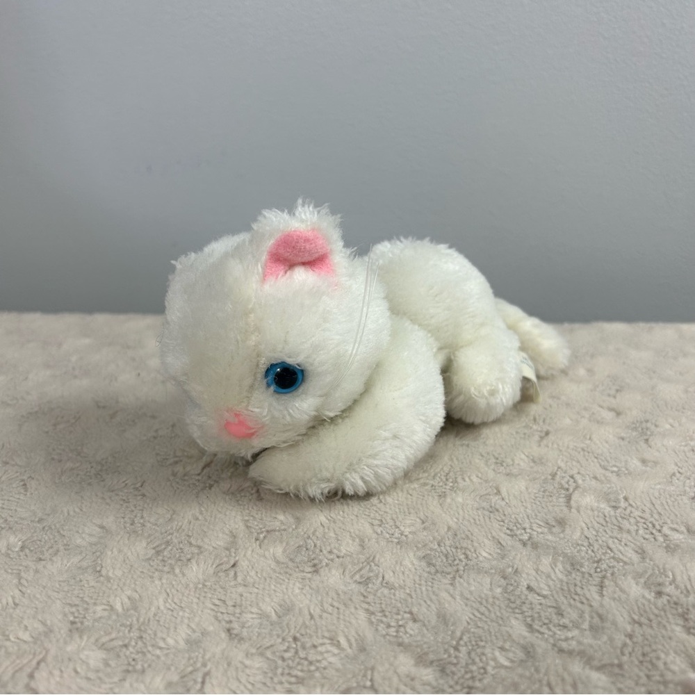 Vintage 1982 Jay Dee Toys White Kitty Cat Plush Stuffed Animal Blue Eyes Pink
